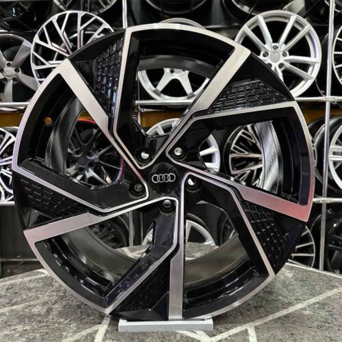 18 inç 5x112 Audi S Siyah Elmas Kesim Jant Modeli (4 Adet) 18 inç 5x112 Audi S Siyah Elmas Kesim Jant Modeli (4 Adet)