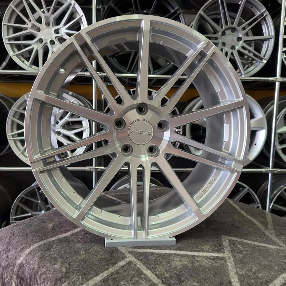 18 inç 5x112 Arceo Mallorca Gümüş Elmas Kesim Jant Modeli (4 Adet)