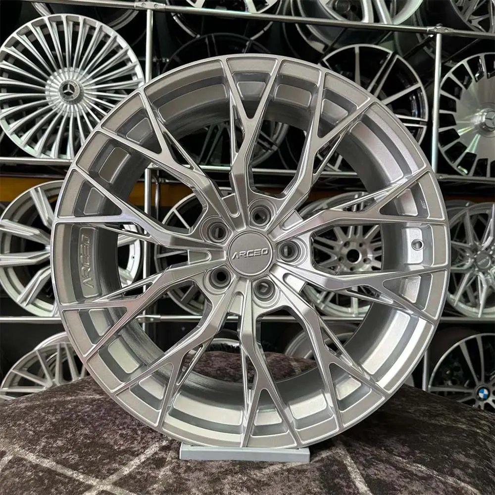 20 inç 5x112 Arceo Roma Gümüş Elmas Kesim Jant Modeli (4 Adet) 20 inç 5x112 Arceo Roma Gümüş Elmas Kesim Jant Modeli (4 Adet)